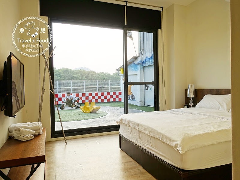 【宿】南投．兜。Dou House-日月潭親子民宿｜房門一開就是賽車場！ @魚兒 x 牽手明太子的「視」界旅行